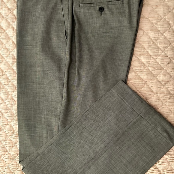 Michael Kors 100% Wool Men’s Suit in Lt. Grey. Men’s Size 44R. - Picture 7 of 8